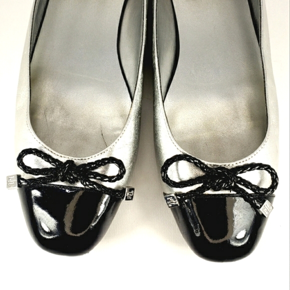 Lauren Ralph Lauren Silver Leather, Slip On, Capped Toe, Ballet Flats. Wmn 8.5M - Picture 5 of 13